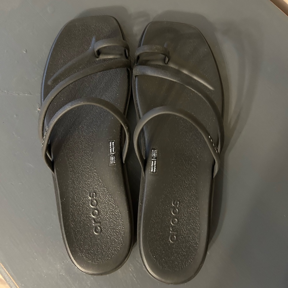 CROCS | Miami Toe Loop Sandel | Like New | Size 11